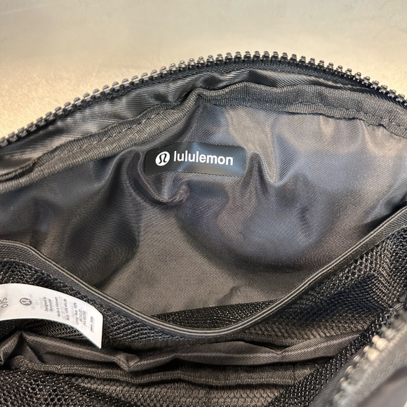 Lululemon everywhere belt bag 1L Black - Picture 3 of 4